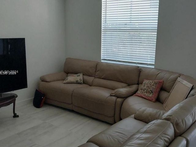 Продажа дома по адресу 1790 SE 7th Ter - фото 5869236