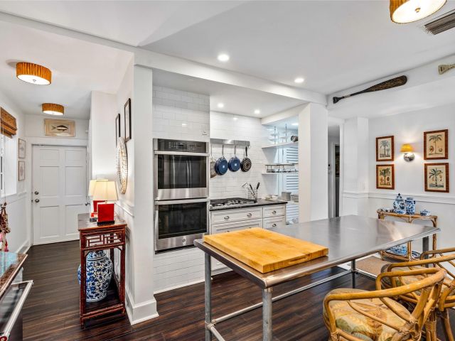 Продажа дома по адресу 525 Coral Way - фото 5934855