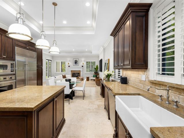 Продажа дома по адресу 1672 Micanopy Ave - фото 6154719