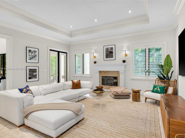 Продажа дома по адресу 1672 Micanopy Ave - фото 6154724