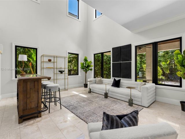 Продажа дома по адресу 1672 Micanopy Ave - фото 6154729