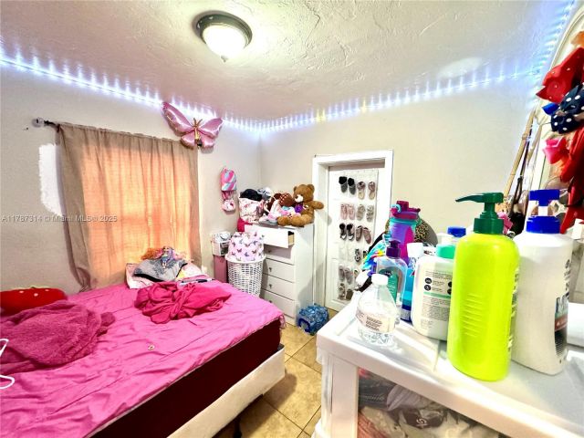 Продажа дома по адресу 6400 NW 1st Pl - фото 6002541