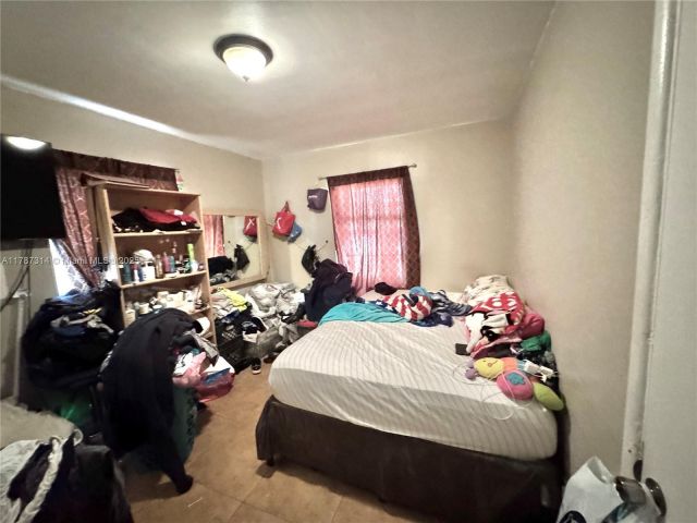 Продажа дома по адресу 6400 NW 1st Pl - фото 6002542