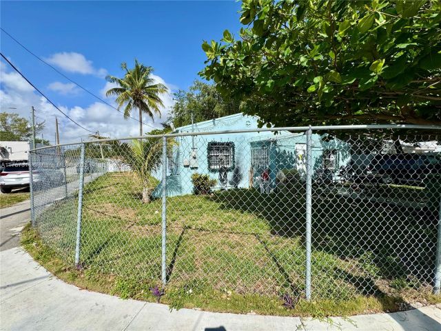 Продажа дома по адресу 6400 NW 1st Pl - фото 6002545