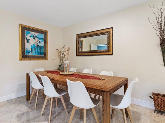 Продажа дома по адресу 1650 NE 3rd Avenue - фото 5878965