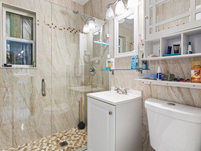 Продажа дома по адресу 1650 NE 3rd Avenue - фото 5878970