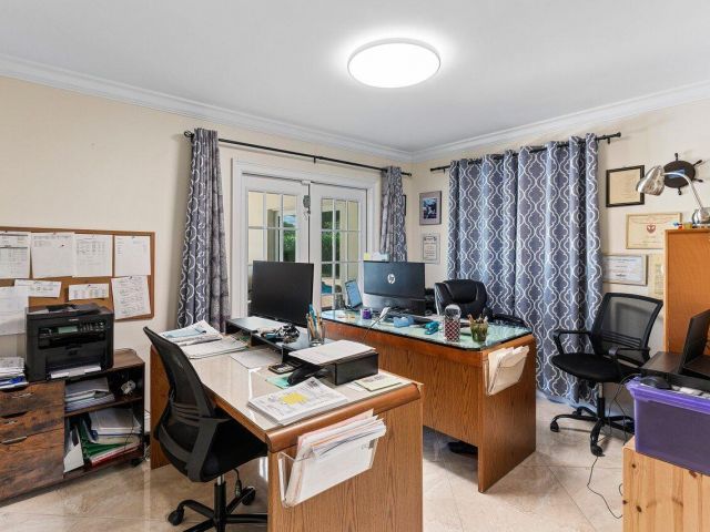 Продажа дома по адресу 1650 NE 3rd Avenue - фото 5878973