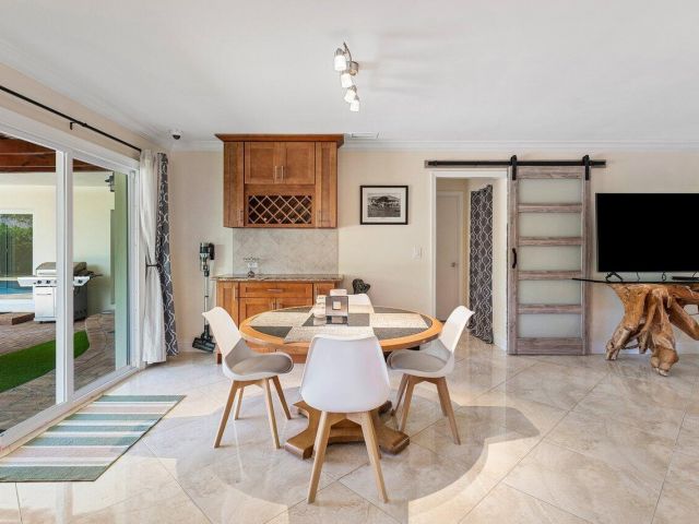 Продажа дома по адресу 1650 NE 3rd Avenue - фото 5878974