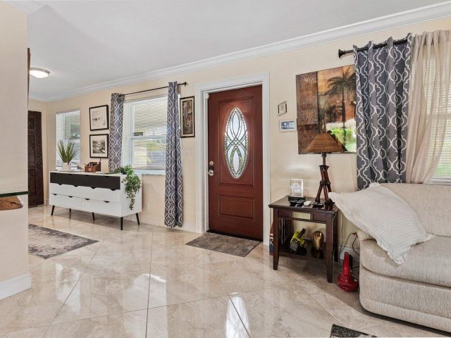 Продажа дома по адресу 1650 NE 3rd Avenue - фото 5878978