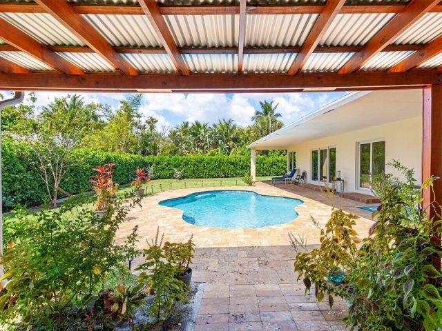 Продажа дома по адресу 1650 NE 3rd Avenue - фото 5878981