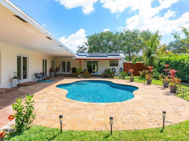 Продажа дома по адресу 1650 NE 3rd Avenue - фото 5878983