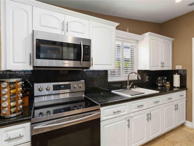 Продажа дома по адресу 2543 Marathon Ln - фото 5891626