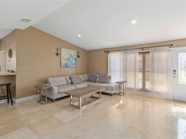 Продажа дома по адресу 2543 Marathon Ln - фото 5891633