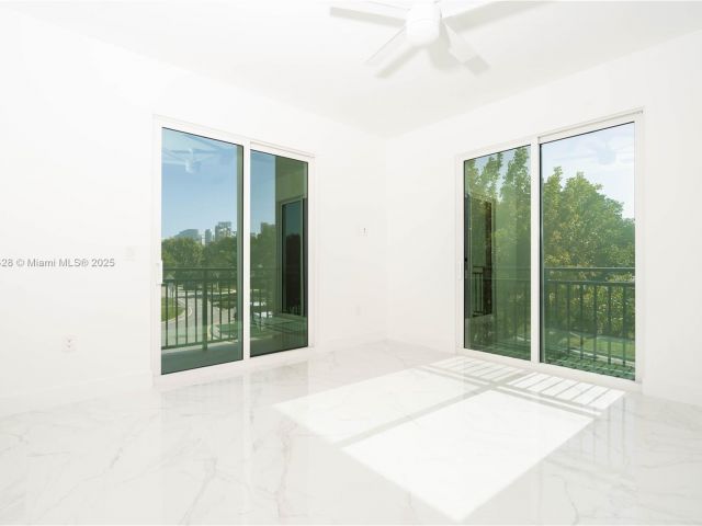 Продажа дома по адресу 900 SW 24th Rd - фото 5931017