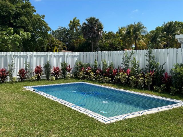 Продажа дома по адресу 900 SW 24th Rd - фото 5931031