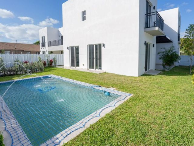 Продажа дома по адресу 900 SW 24th Rd - фото 5931032