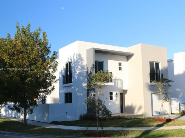 Продажа дома по адресу 900 SW 24th Rd - фото 5931035