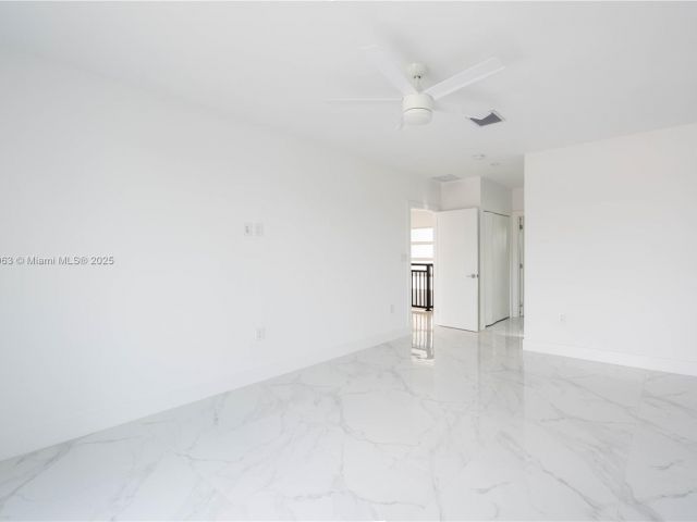 Продажа дома по адресу 910 SW 24th Rd - фото 5930997