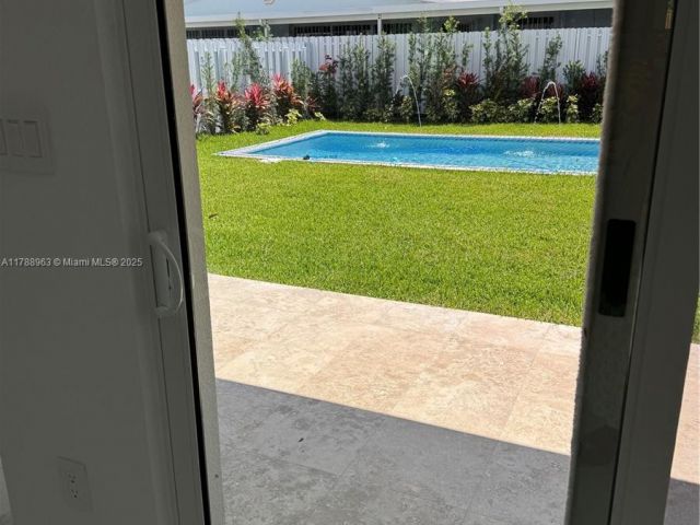 Продажа дома по адресу 910 SW 24th Rd - фото 5930998