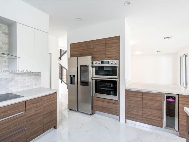 Продажа дома по адресу 910 SW 24th Rd - фото 5931002