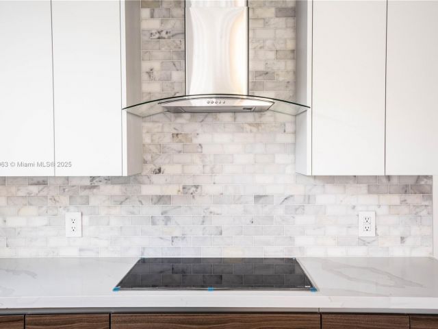 Продажа дома по адресу 910 SW 24th Rd - фото 5931003