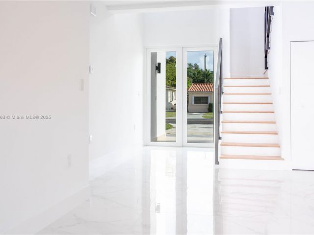 Продажа дома по адресу 910 SW 24th Rd - фото 5931006