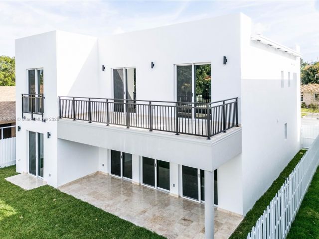 Продажа дома по адресу 910 SW 24th Rd - фото 5931014