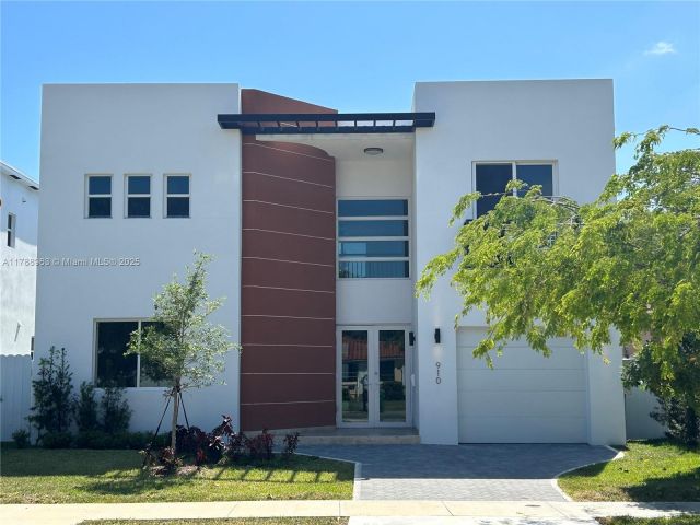 Продажа дома по адресу 910 SW 24th Rd - фото 5931016