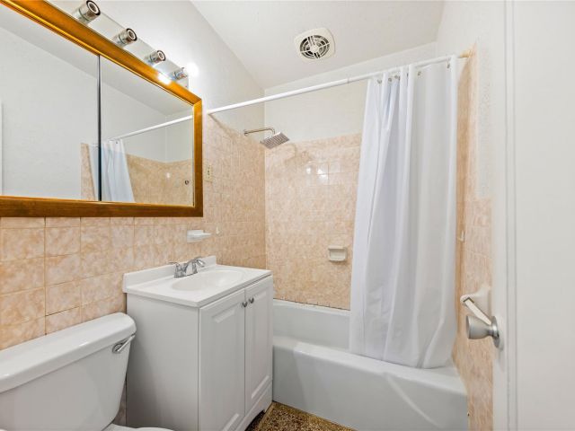 Продажа дома по адресу 1717 SW 14th St - фото 5893173