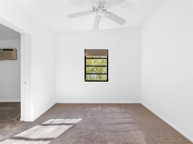 Продажа дома по адресу 1717 SW 14th St - фото 5893174