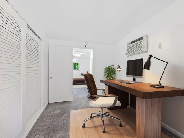 Продажа дома по адресу 1717 SW 14th St - фото 5893176