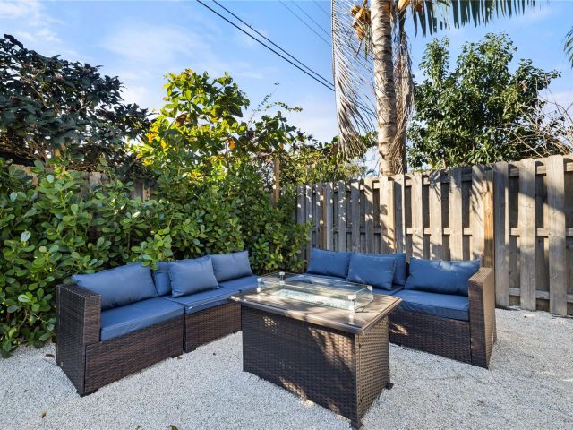 Продажа дома по адресу 2917 NW 9th Ave - фото 5995835