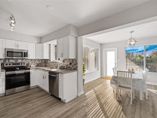 Продажа дома по адресу 2917 NW 9th Ave - фото 5995843