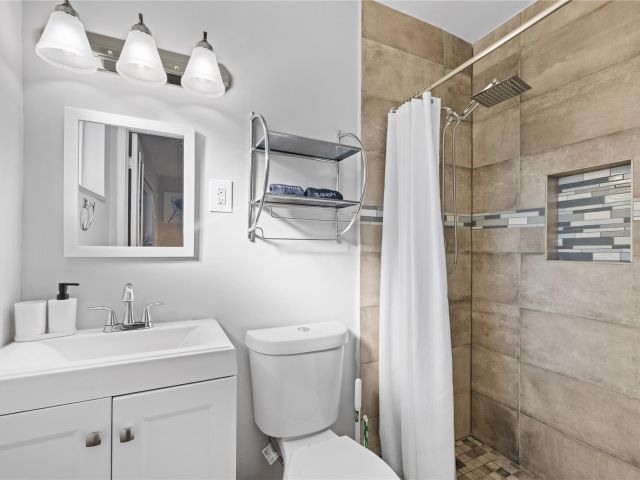 Продажа дома по адресу 2917 NW 9th Ave - фото 5995844