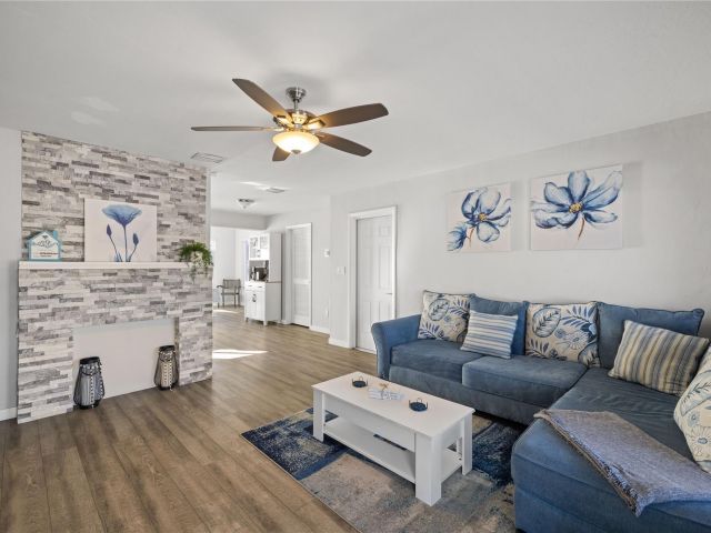 Продажа дома по адресу 2917 NW 9th Ave - фото 5995847