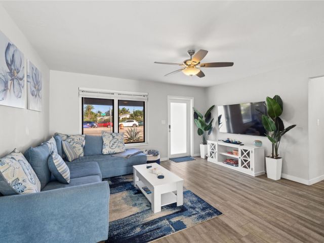 Продажа дома по адресу 2917 NW 9th Ave - фото 5995851