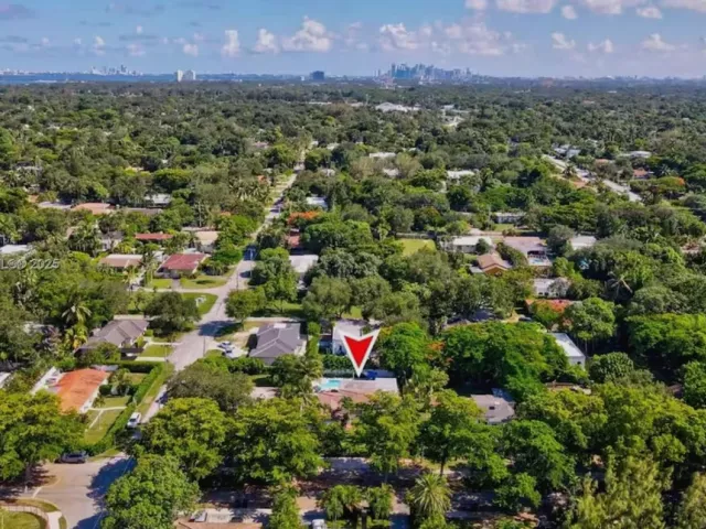 Дом в аренду по адресу 660 NE 121st St 660 - фото 5894133