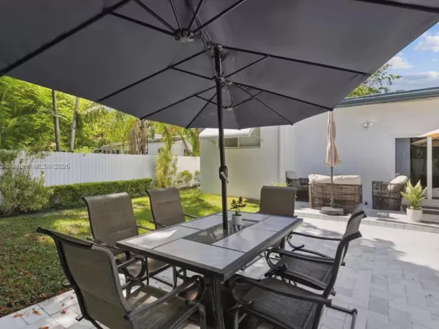 Дом в аренду по адресу 660 NE 121st St 660 - фото 5894134