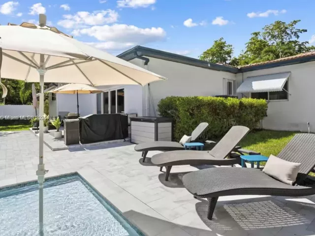 Дом в аренду по адресу 660 NE 121st St 660 - фото 5894135