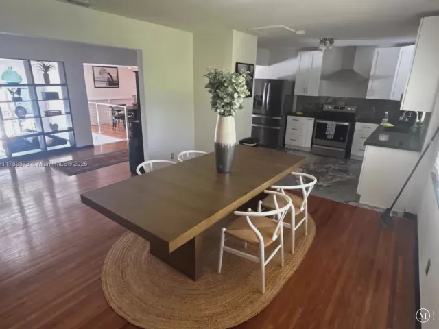 Дом в аренду по адресу 660 NE 121st St 660 - фото 5894140