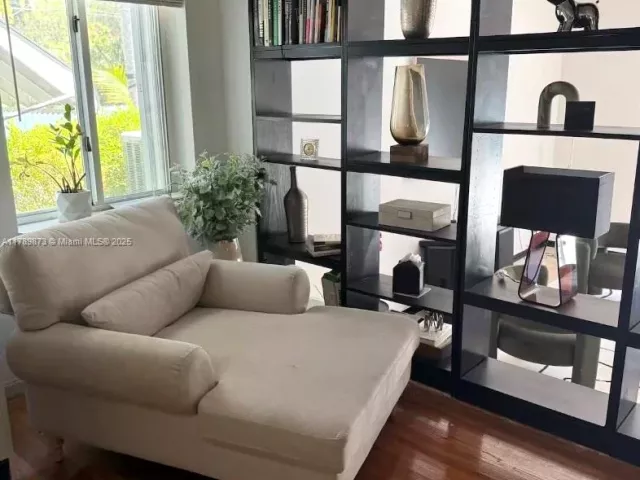 Дом в аренду по адресу 660 NE 121st St 660 - фото 5894142