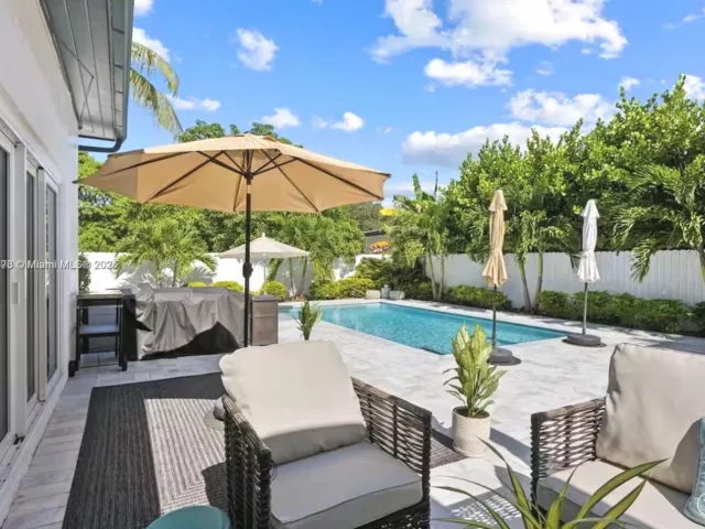 Дом в аренду по адресу 660 NE 121st St 660 - фото 5894145