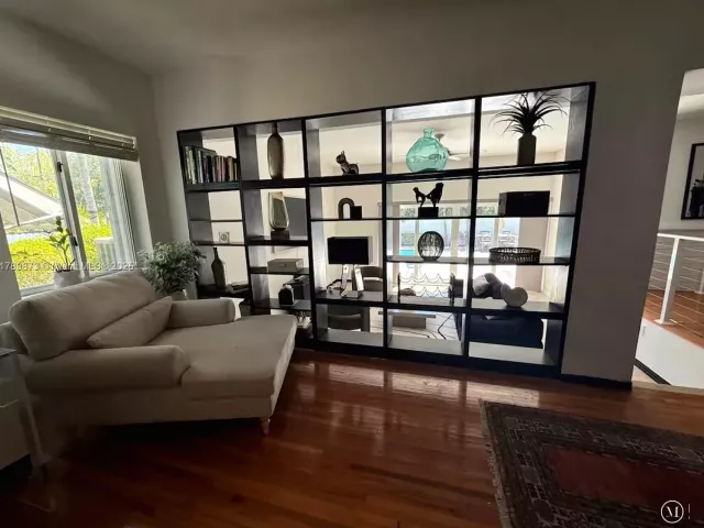 Дом в аренду по адресу 660 NE 121st St 660 - фото 5894143