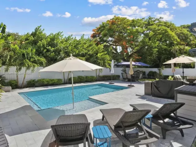 Дом в аренду по адресу 660 NE 121st St 660 - фото 5894146