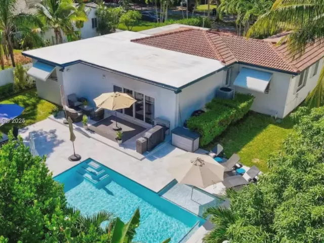 Дом в аренду по адресу 660 NE 121st St 660 - фото 5894147