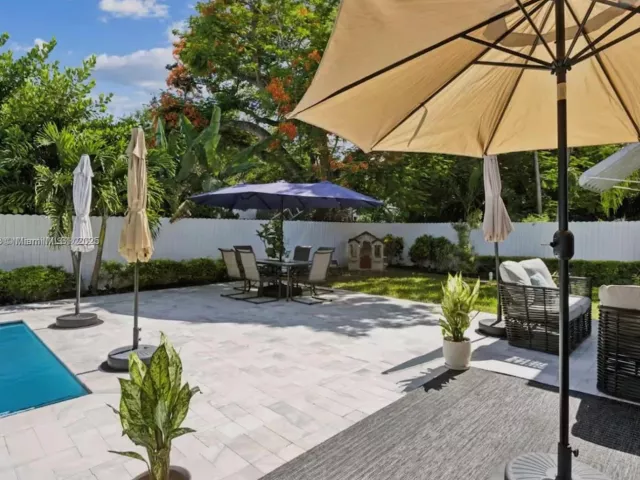 Дом в аренду по адресу 660 NE 121st St 660 - фото 5894132