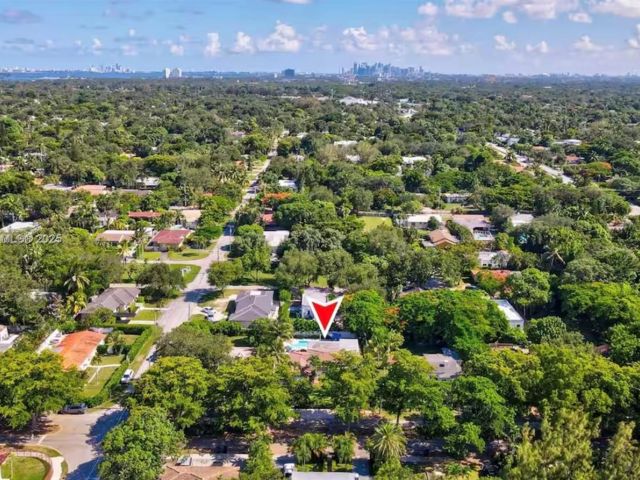 Дом в аренду по адресу 660 NE 121st St 660 - фото 5894133