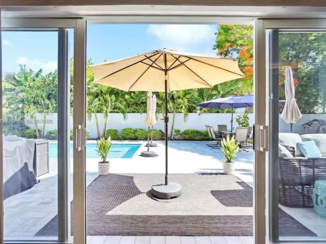 Дом в аренду по адресу 660 NE 121st St 660 - фото 5894136