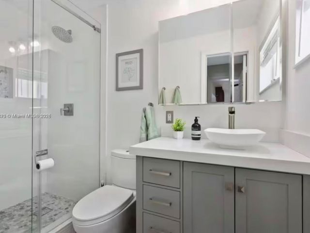 Дом в аренду по адресу 660 NE 121st St 660 - фото 5894139