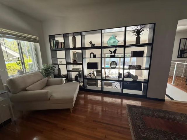 Дом в аренду по адресу 660 NE 121st St 660 - фото 5894143